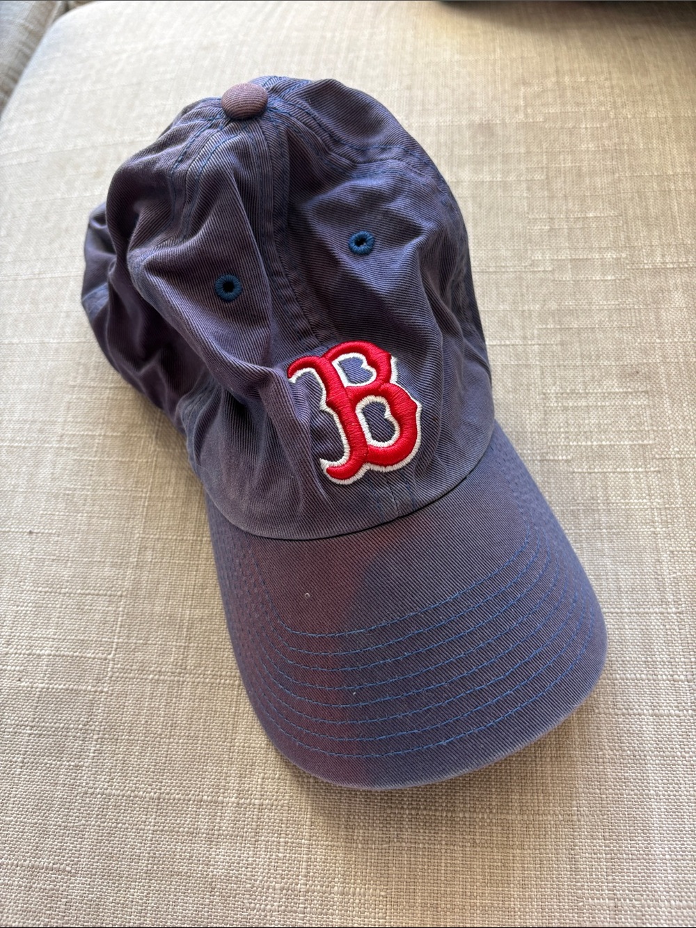 Boston Redsox Men’s Navy Baseball Cap with Red 'B' Emblem